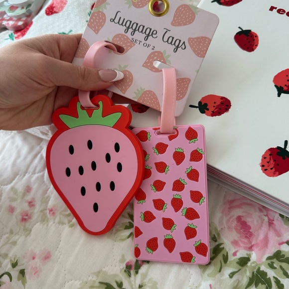 Strawberry decor bundle - Picture 4 of 9